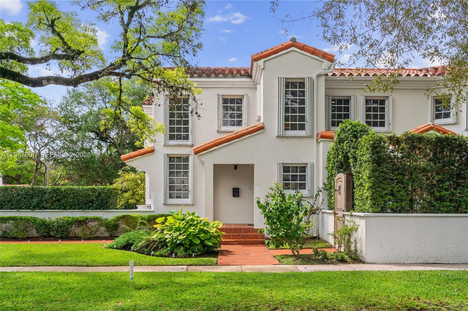 Property Photo:  1900 Pizarro St  FL 33134 