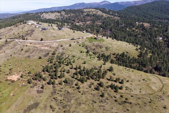 Property Photo: 4002 Quinimose Rd WA 99019