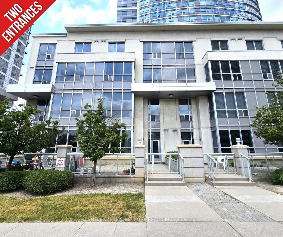 Property Photo:  38 Lee Centre Drive Th120  ON M1H 3J7 