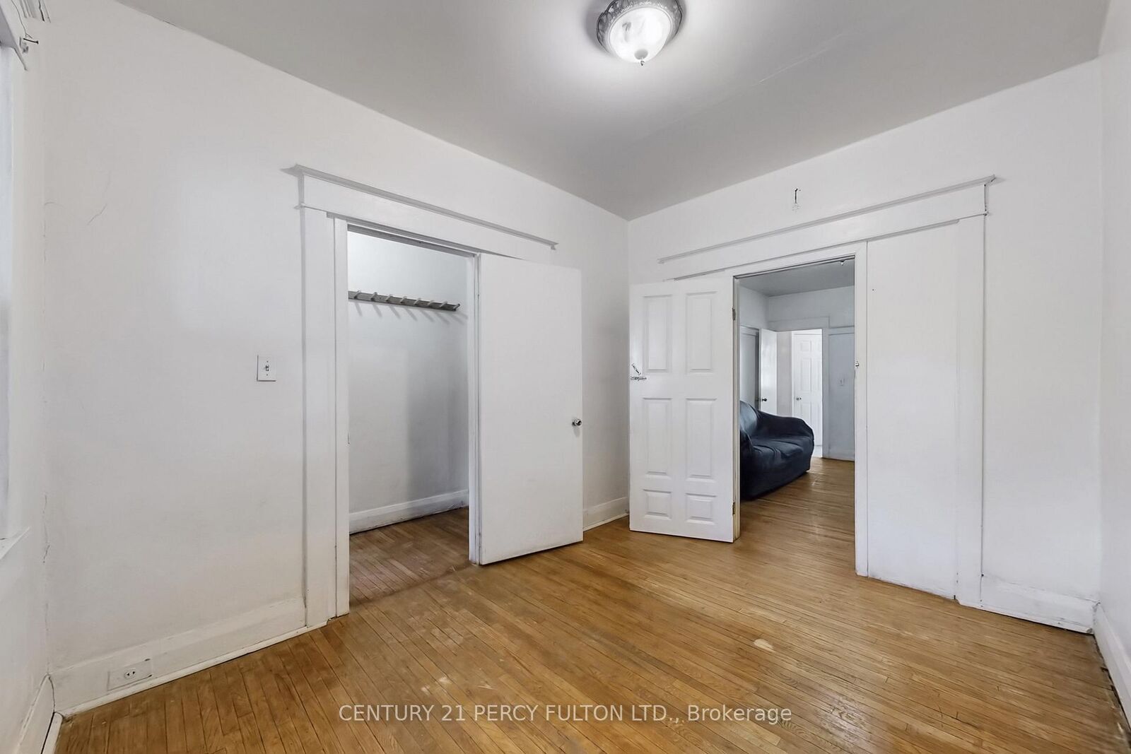 Property Photo:  366 Coxwell Avenue  ON M4L 3B7 