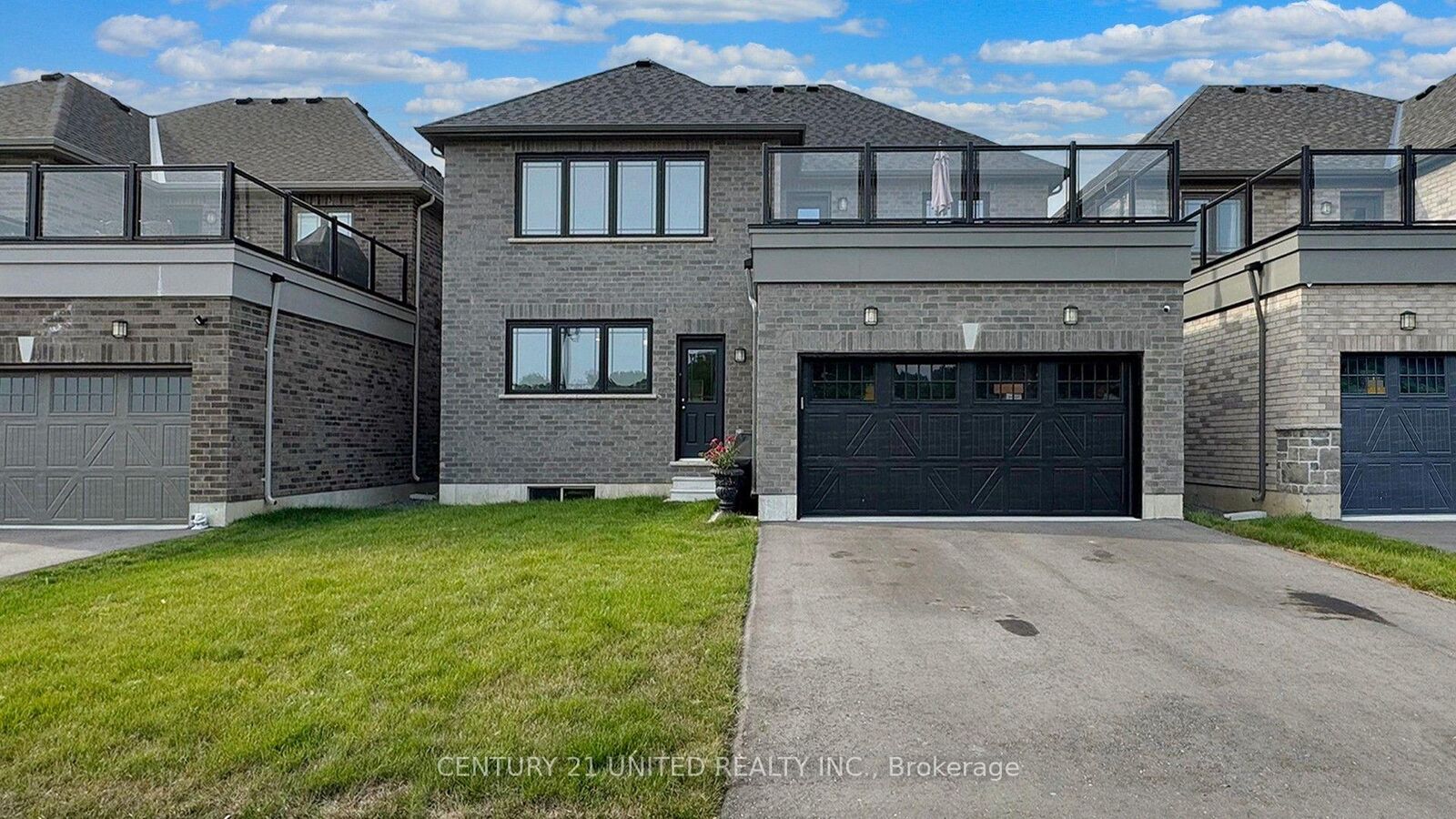 Photo de la propriété:  189 Strachan Street  ON L1A 0E9 