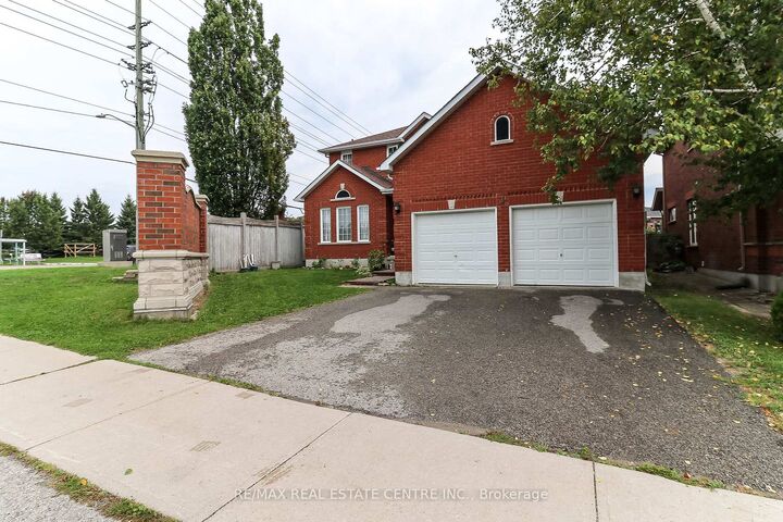 1 Sandringham Drive — photo 1