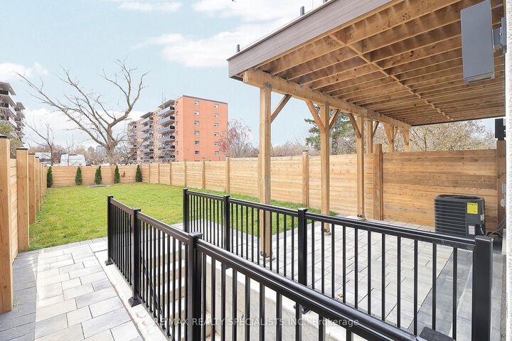 Property Photo:  1046 Roosevelt Road  ON L5G 3Y8 