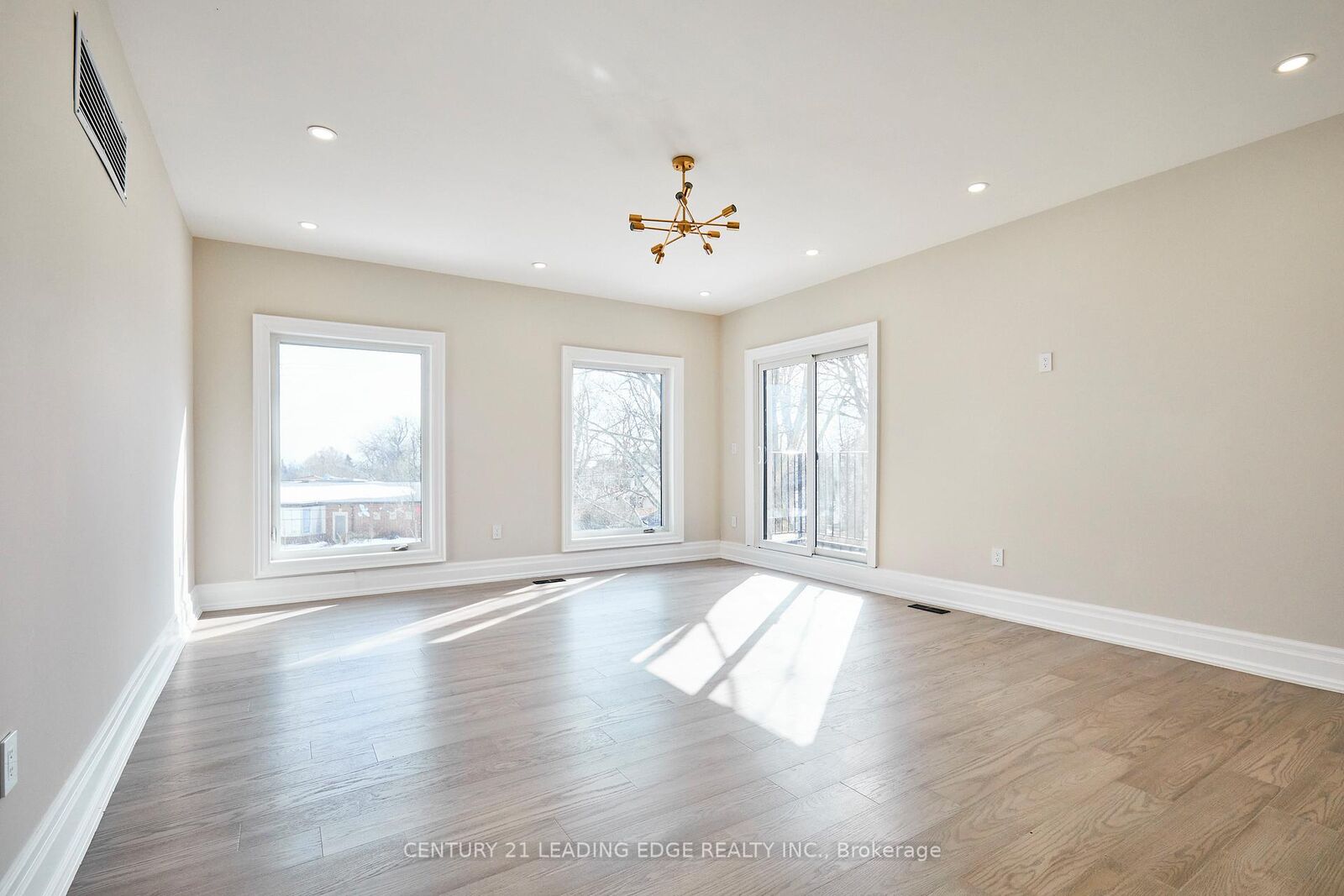 Photo de la propriété:  50 Dorset Road  ON M1M 2S7 