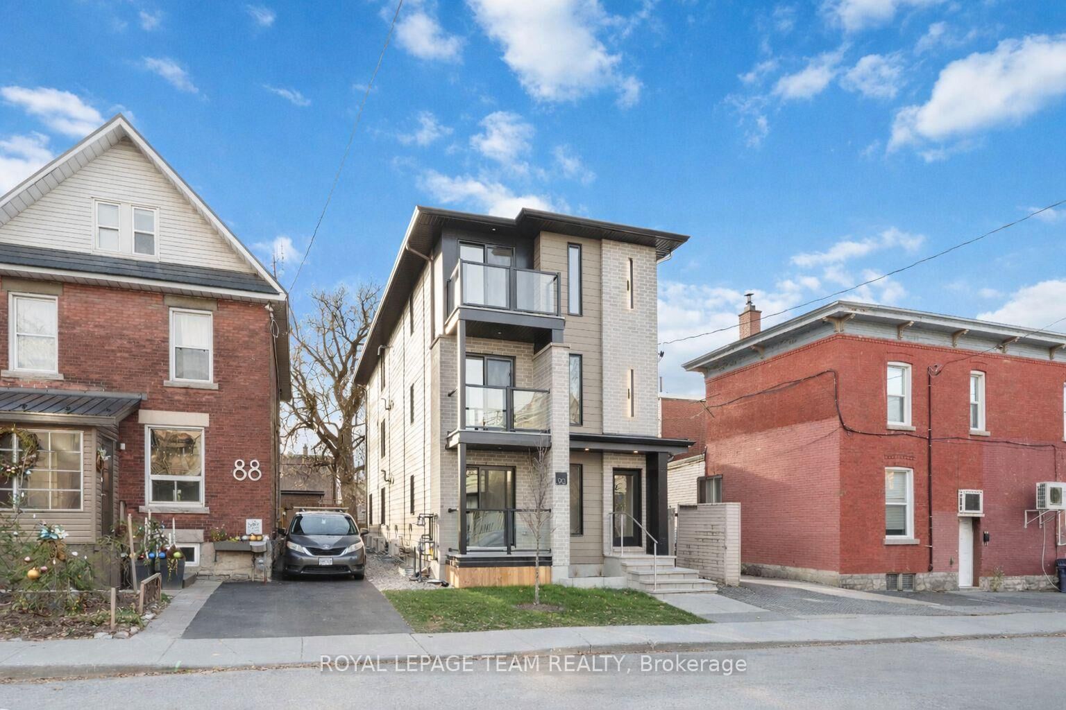 Property Photo: 90 Elm Street ON K1R 6N3