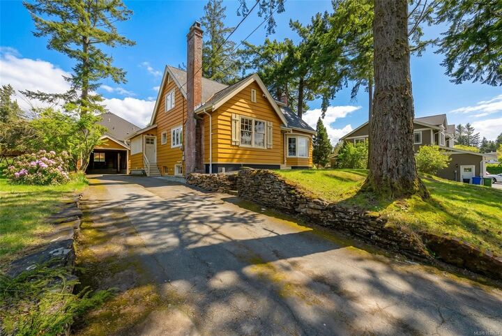 Property Photo: 4749 Leslie Ave BC V9Y 6R8