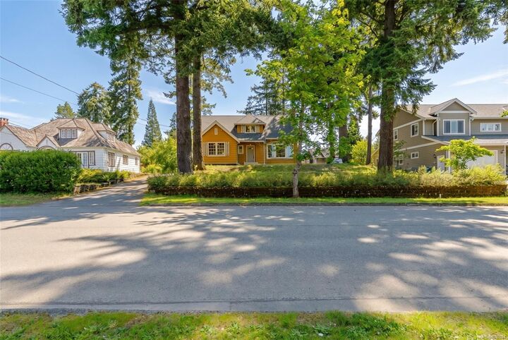 Property Photo: 4749 Leslie Ave BC V9Y 6R8