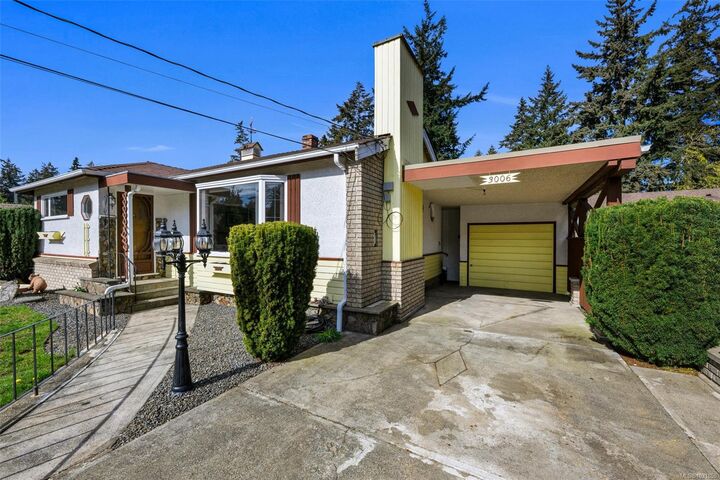 Property Photo: 3006 Pickford Rd BC V9B 2K9