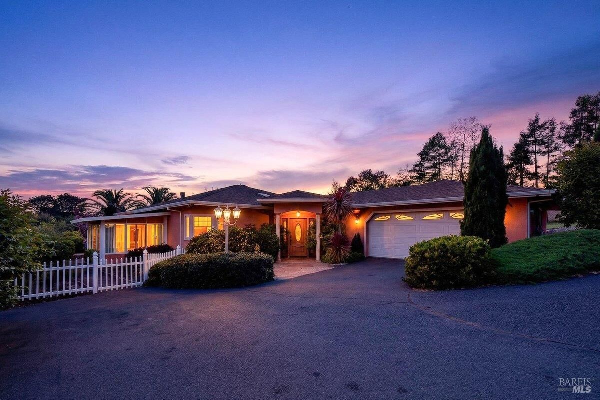 Property Photo:  484 Oak Street  CA 94951 