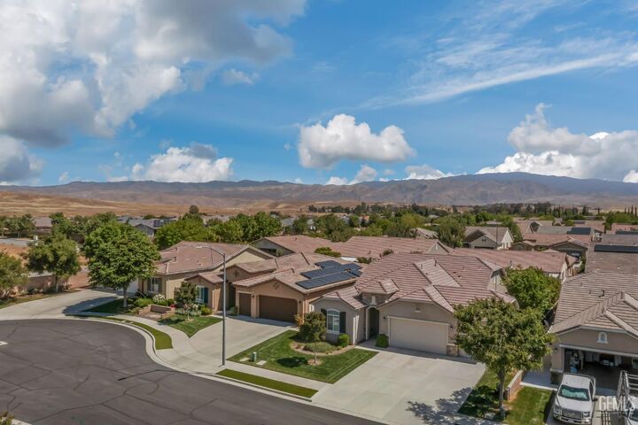 Property Photo:  6409 Dover Place  CA 93306 