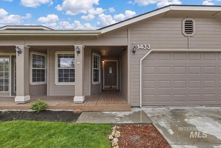 Property Photo:  1433 W Elm Pl  ID 83642 