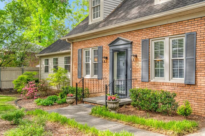 Property Photo:  812 Thornton Place  GA 30720 