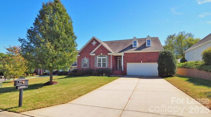 Property Photo: 6860 Lakecrest Court NC 28037