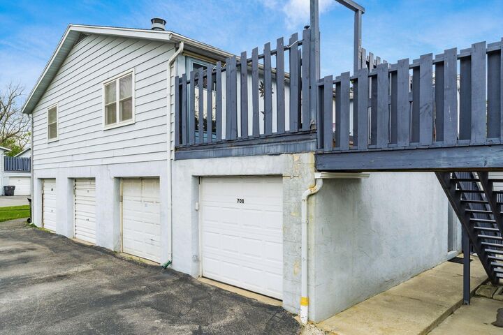 Property Photo:  708 Cherry Hollow Road  OH 43228 