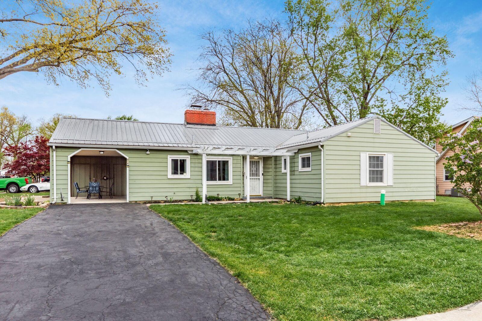 Property Photo:  474 Darbyhurst Road  OH 43228 