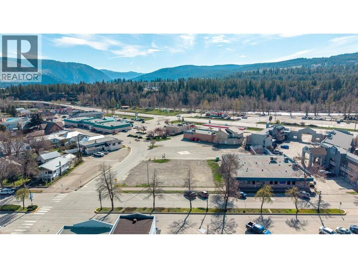 Property Photo:  196 Vermilion Avenue  BC V0X 1W0 