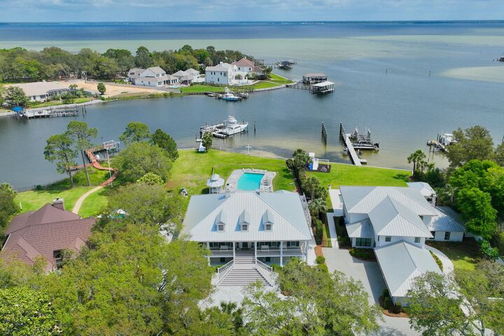 Property Photo: 124 Indian Bayou Drive FL 32541