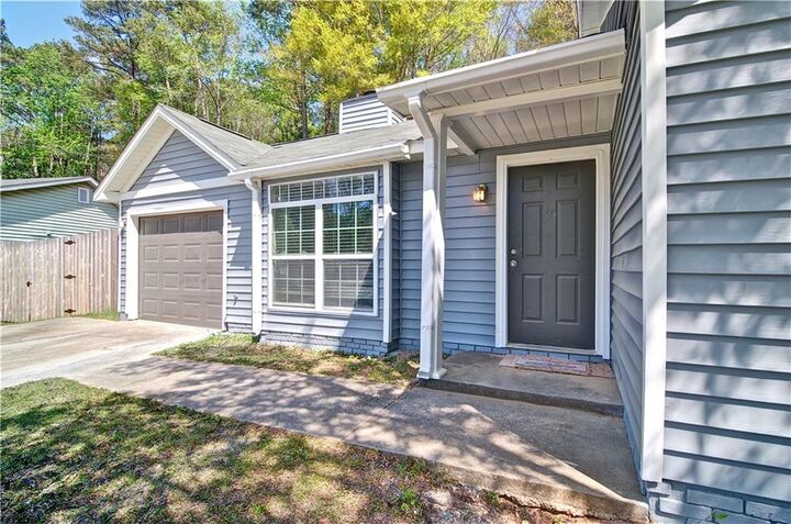Property Photo:  2665 Ivydale Court SW  GA 30311 