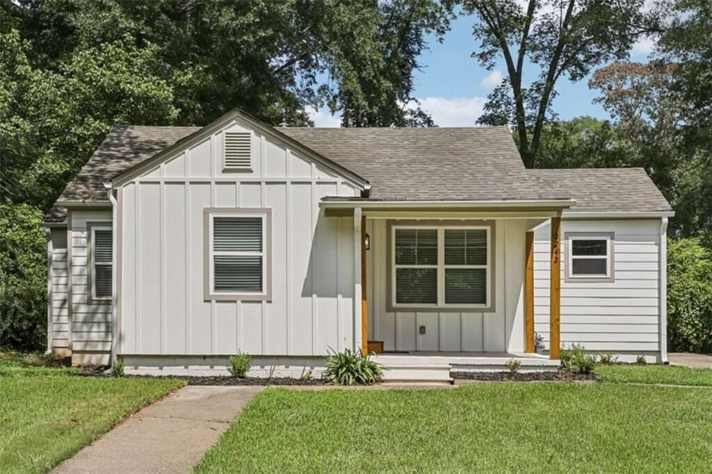 Property Photo:  2242 Jernigan Drive SE  GA 30315 