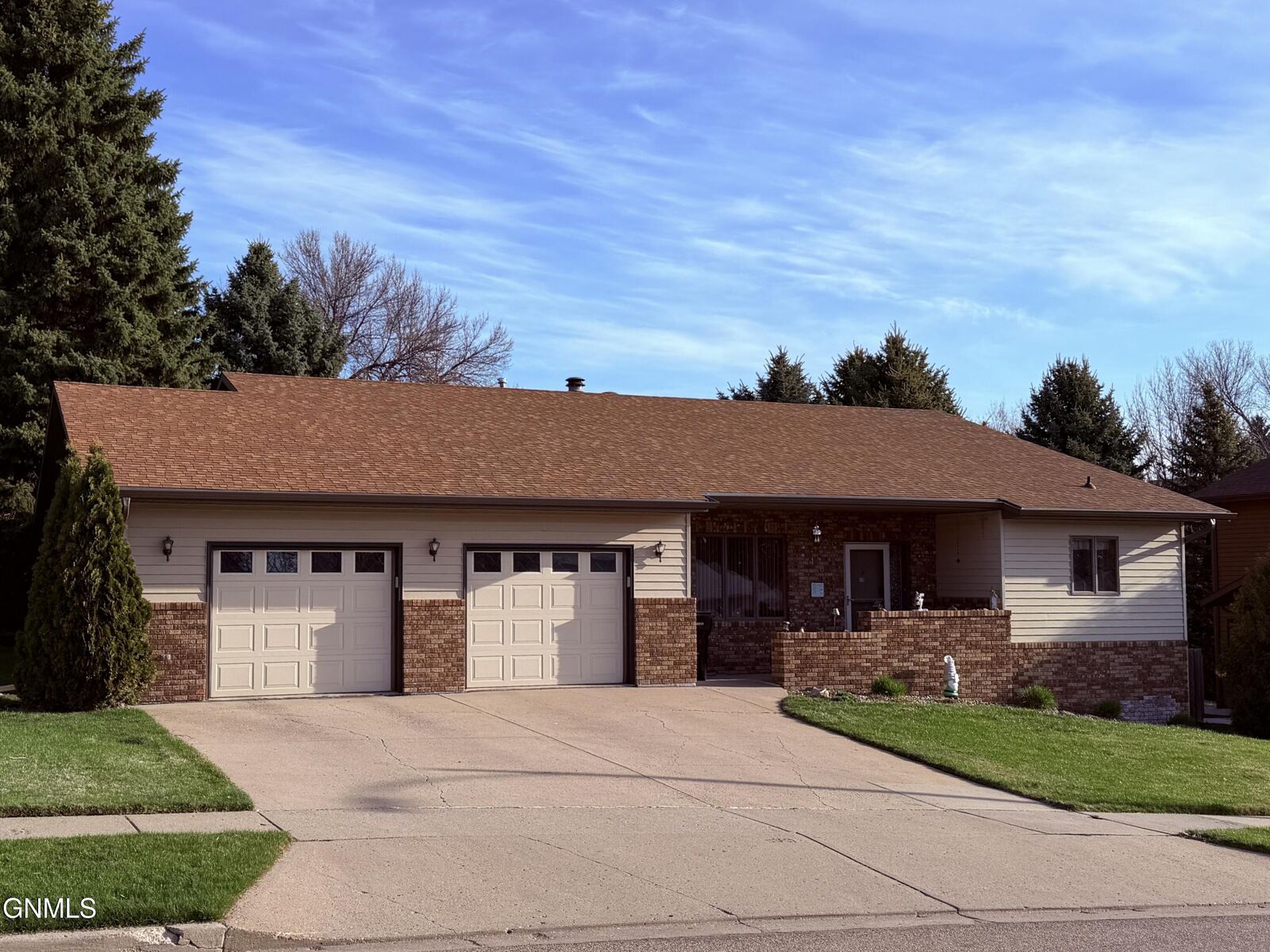 Property Photo: 426 Juniper Drive ND 58503