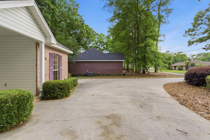 Property Photo:  818 Hillendale Dr.  MS 39402 