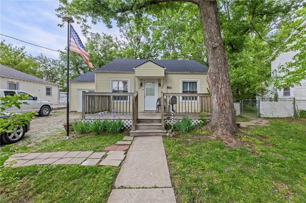 Property Photo:  811 S Hickory Street  KS 66067 