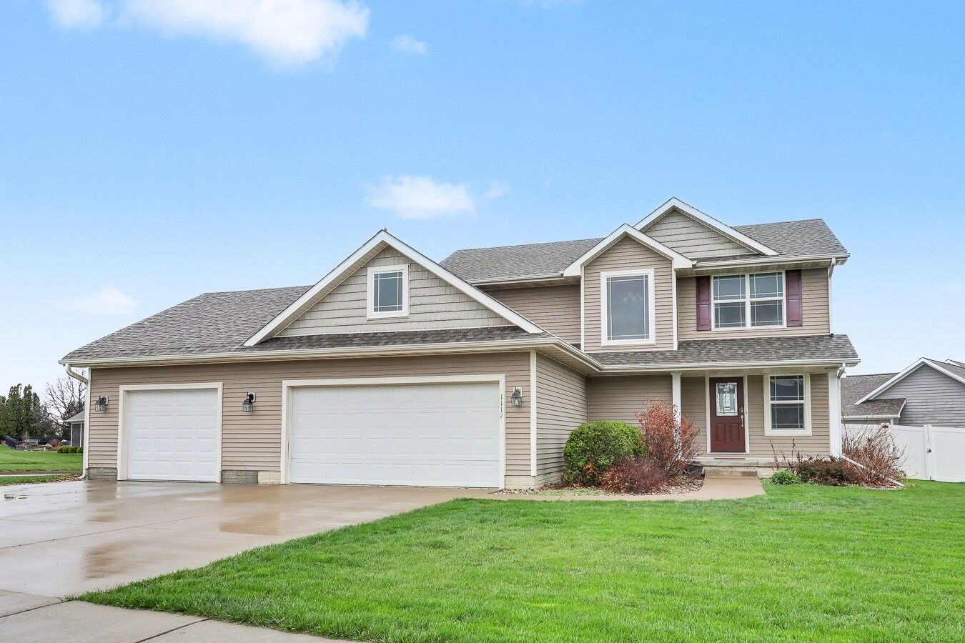 Property Photo:  1119 Oakwood Drive  IA 50219 