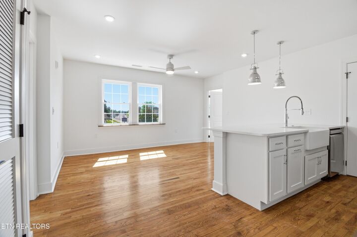 Property Photo:  2724 E Magnolia Ave 401  TN 37914 