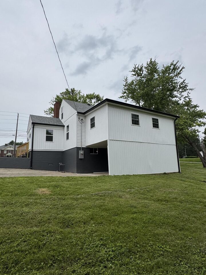 Property Photo: 600 E Lexington Avenue KY 40422