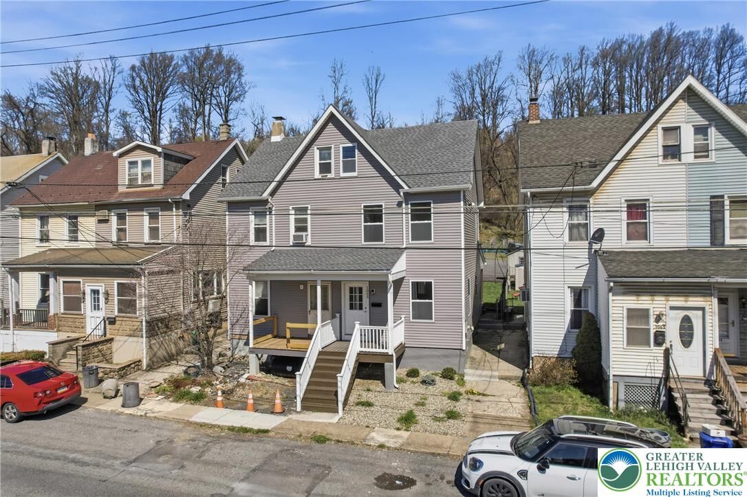 Property Photo:  1065 Bushkill Drive  PA 18042 