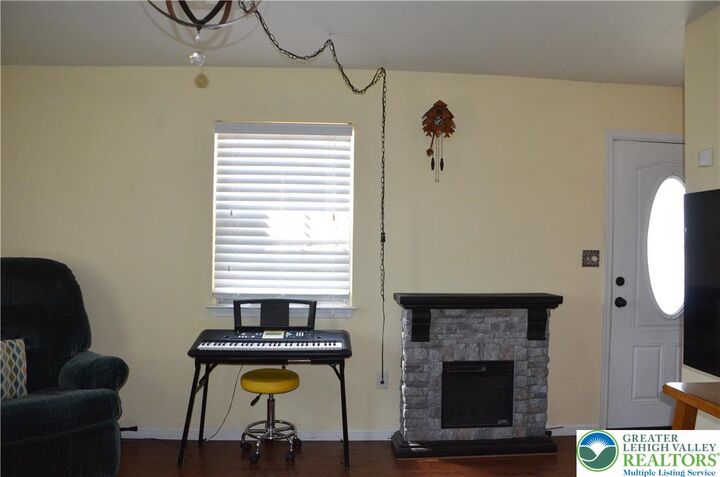 Property Photo:  847 N Van Buren Street  PA 18109 