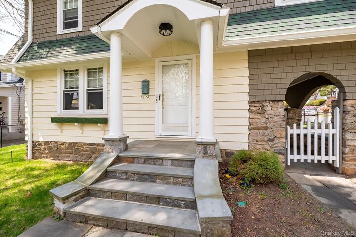 Property Photo:  350 Hutchinson Boulevard  NY 10552 