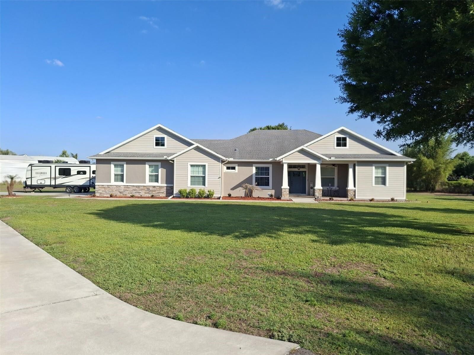 Property Photo:  3620 Highland Country Trail  FL 33567 