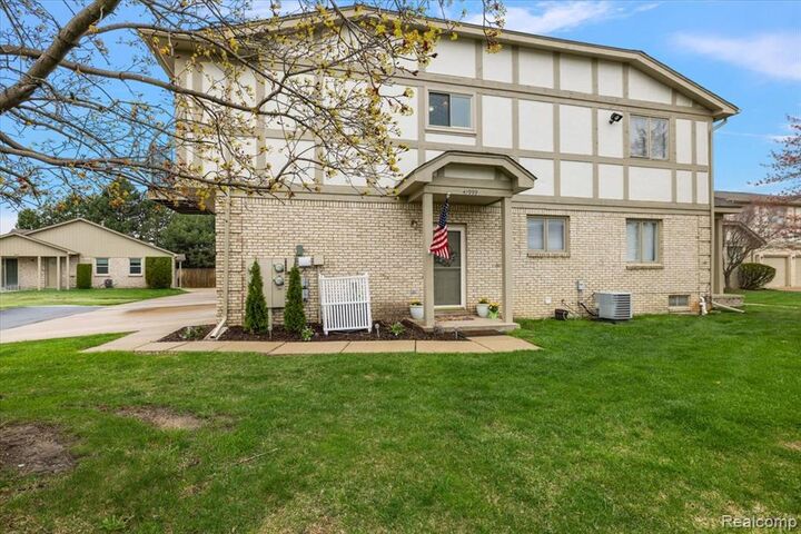 Property Photo:  41999 King Edward Court  MI 48038 4525 