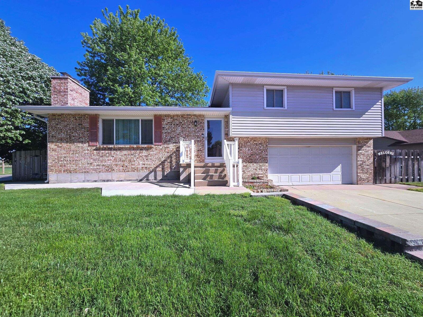 Property Photo:  101 Crestview Ave  KS 67460-1603 