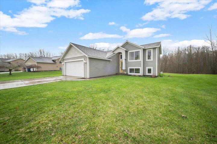 Property Photo:  2194 Winston View Drive NE  MI 49319 