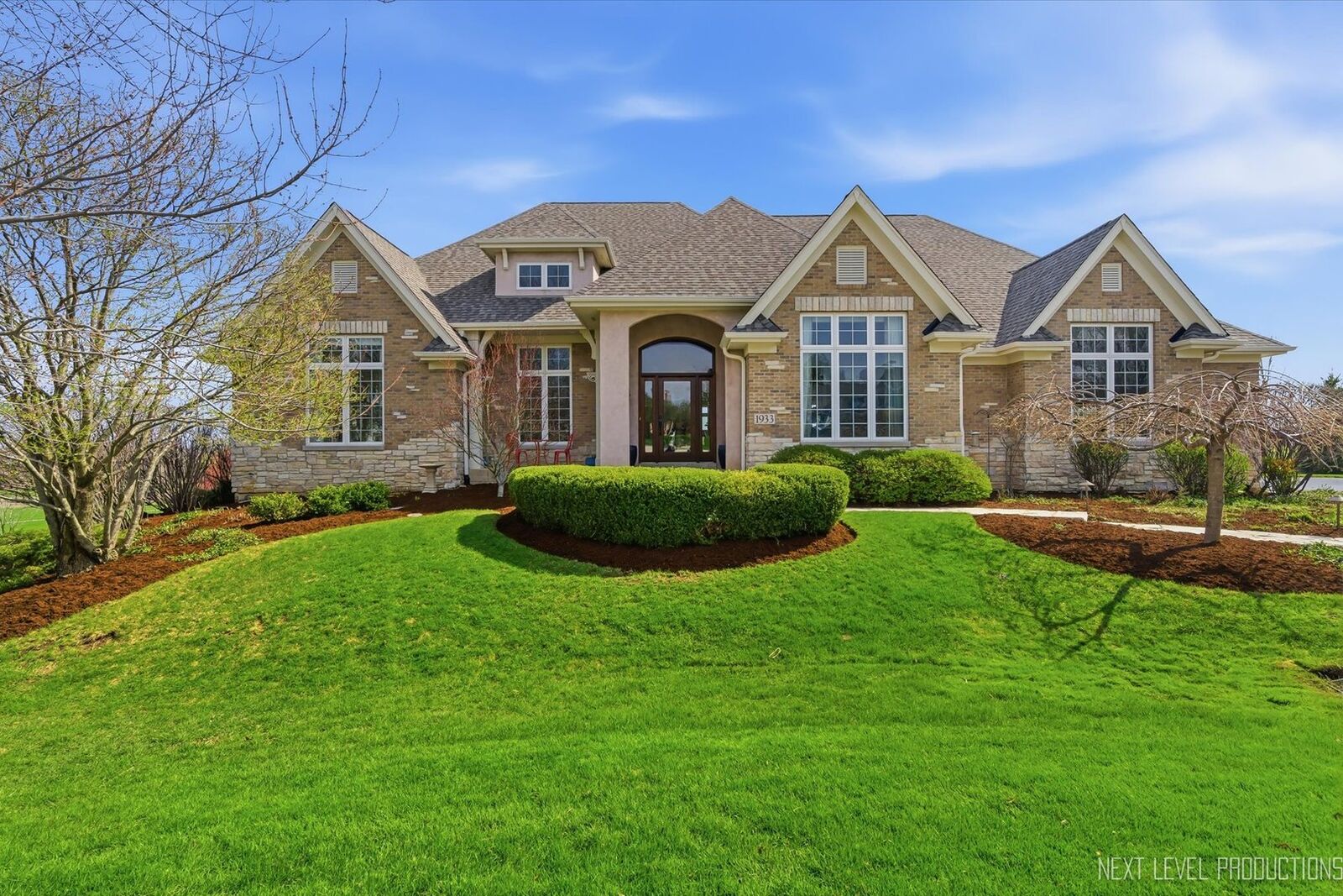 Property Photo:  1933 Spring Valley Drive  IL 60119 