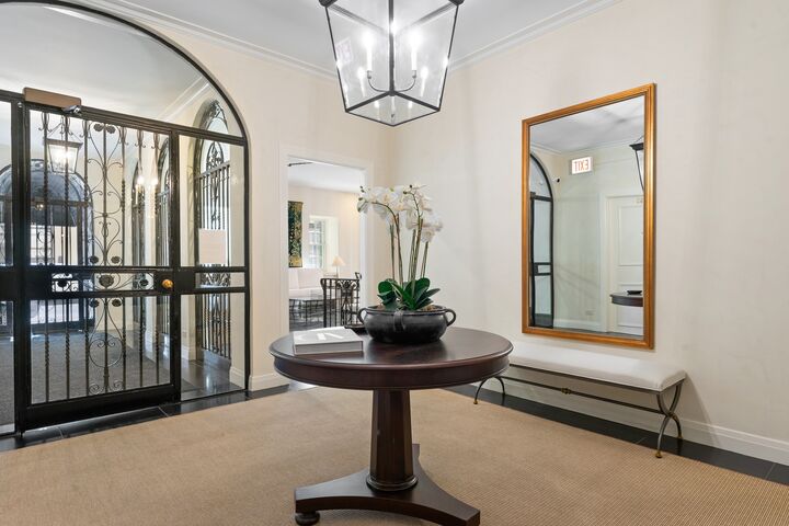 Property Photo:  70 E Scott Street 307  IL 60610 