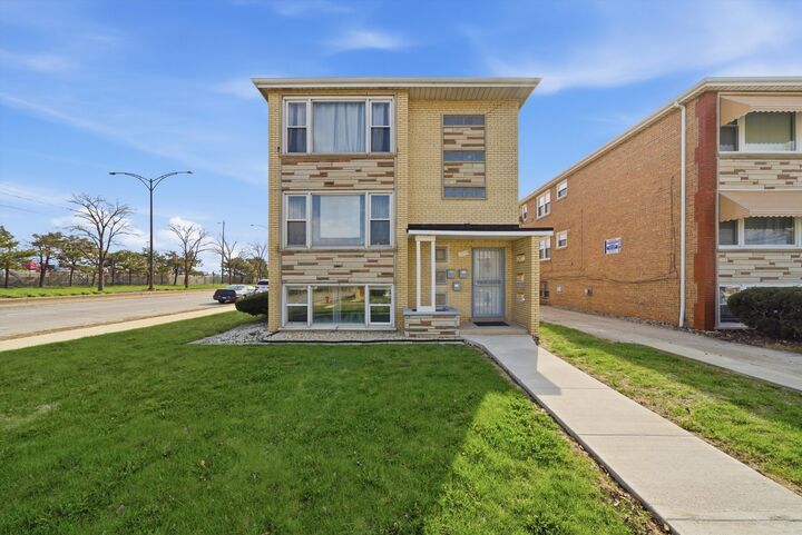 Property Photo:  7901 S Whipple Street  IL 60652 