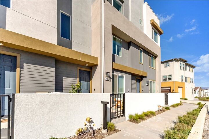 Property Photo:  27582 Manzanita  CA 91381 