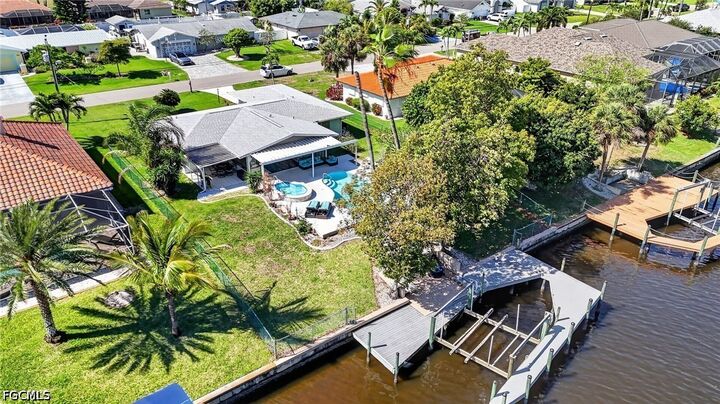 Property Photo:  1211 SE 21st Street  FL 33990 