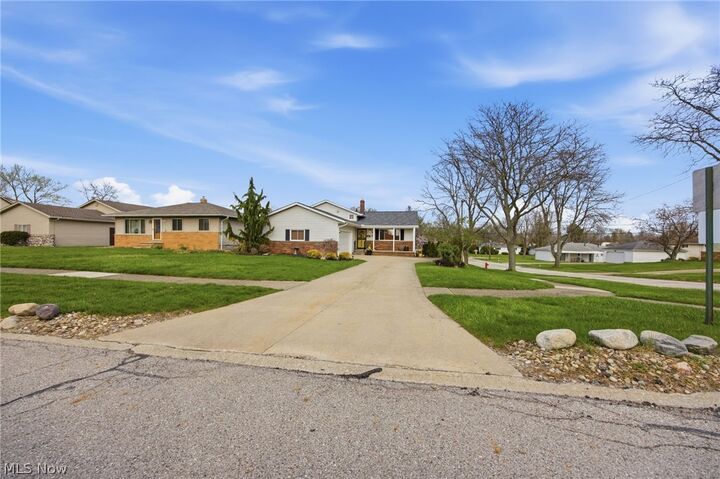 Property Photo:  6033 Sweet Birch Drive  OH 44146 