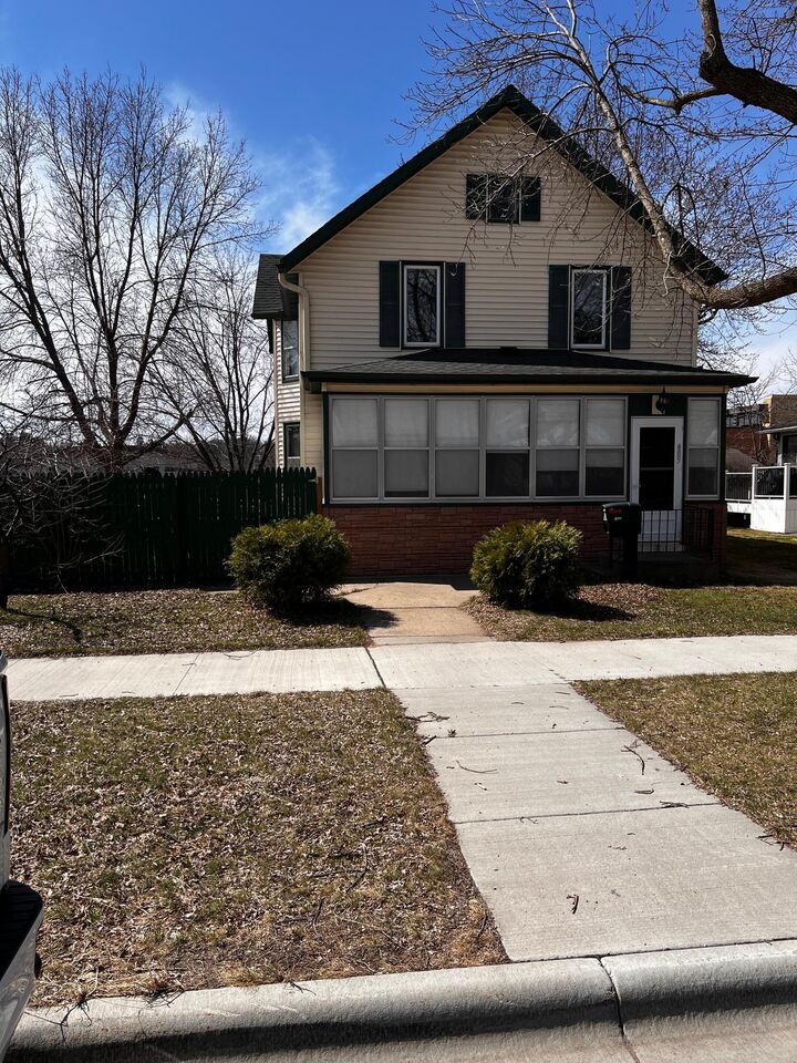 Property Photo:  405 2nd Avenue N  MN 56379 