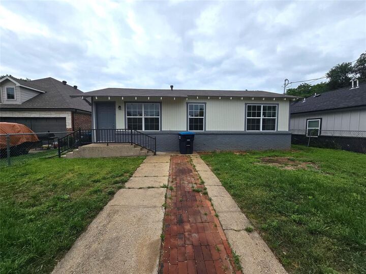 Property Photo:  5010 Sunshine Drive  TX 76105 