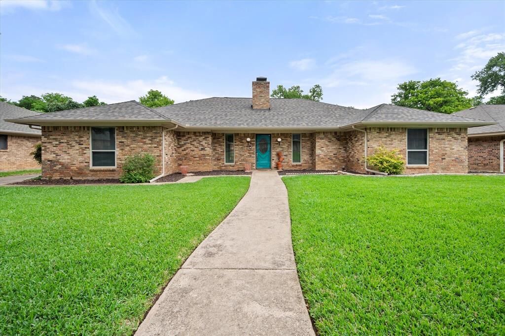 Property Photo:  4103 Three Oaks Drive  TX 76016 