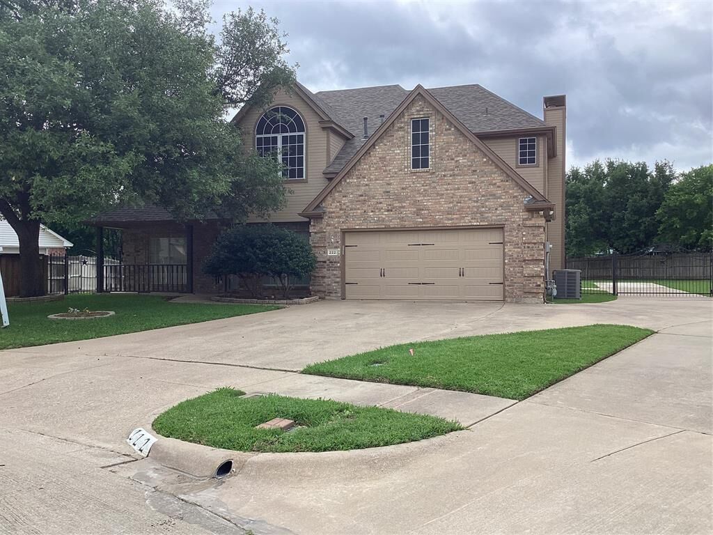 Property Photo: 222 San Jacinto Court TX 76248