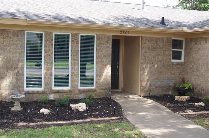 Property Photo:  2201 Highcrest Drive  TX 76022 