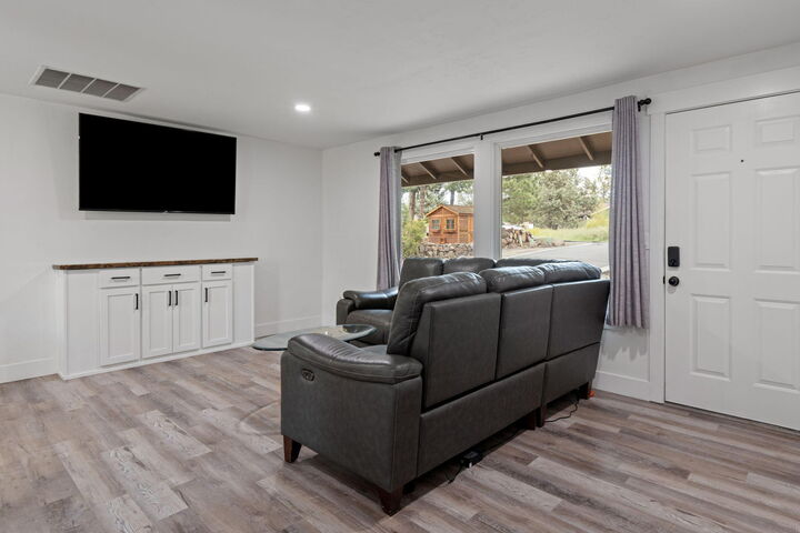 Property Photo:  63617 High Standard Drive  OR 97701 