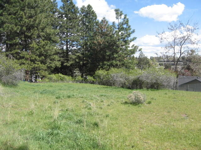 Property Photo:  Angle Street 13  OR 97601 