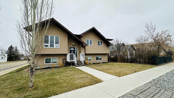 609 1 Street SW — photo 1